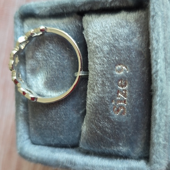 LUXE BRAND WOMEN'S FASHION JEWELRY SILVERTONE HEART RING SIZE 9 - Picture 9 of 9